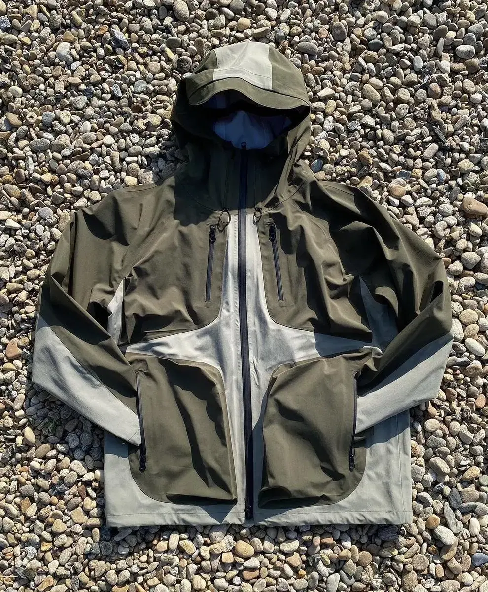 Yeo waiio star shell parka windbreaker khaki size 3