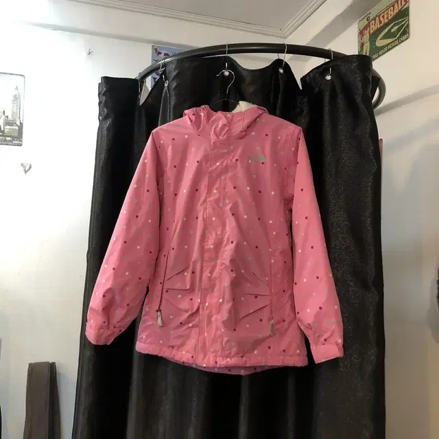 Vintage The north face pink dot windbr