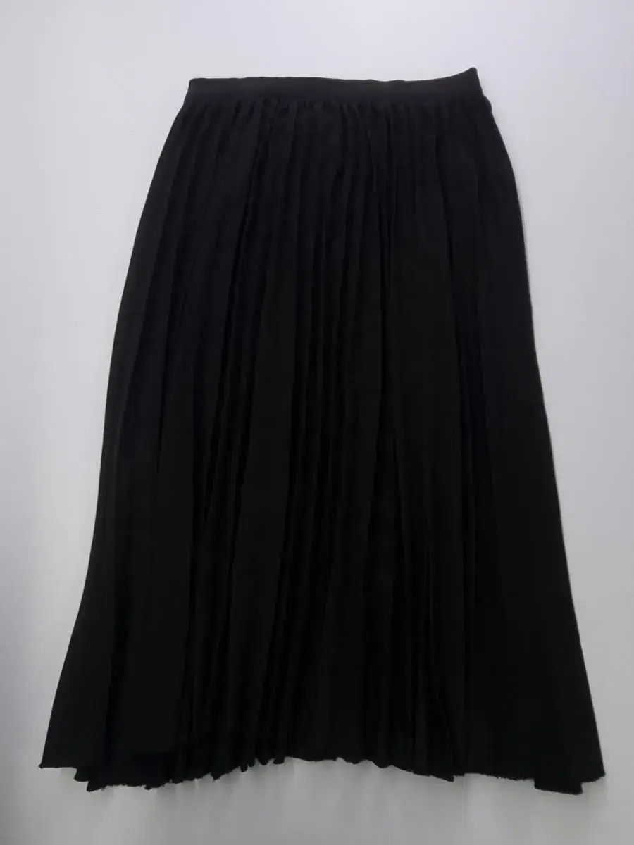 Backbanding pleated skirt