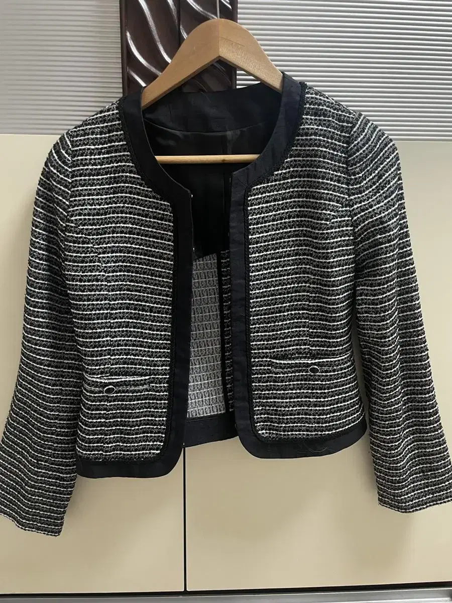 Thin tweed jacket