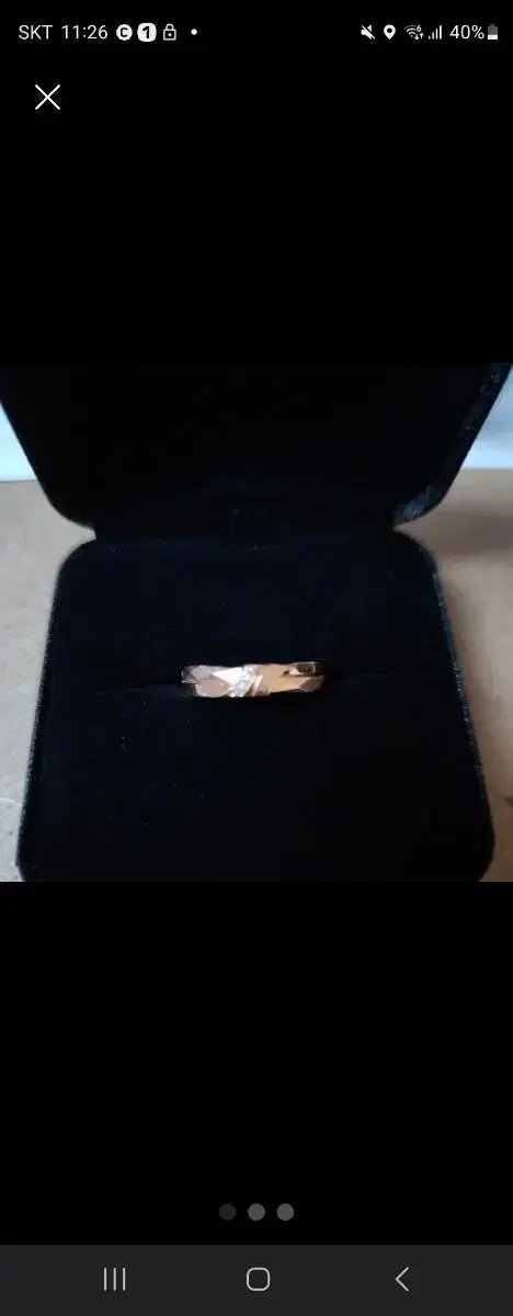 Selling a 14k rose gold vahn.