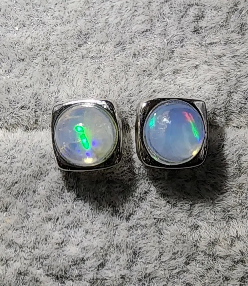 New Arrival S925 Solid Silver Opal Spit Earrings Shiny Color Full Silver Earrings