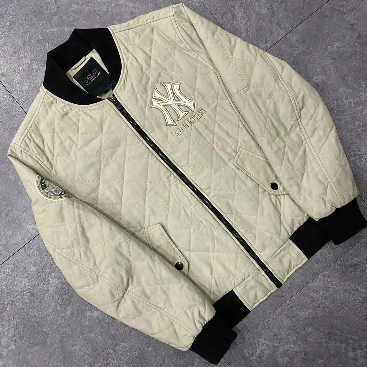 MLB New York Yankees Small Logo Ivory Quilted Jacket