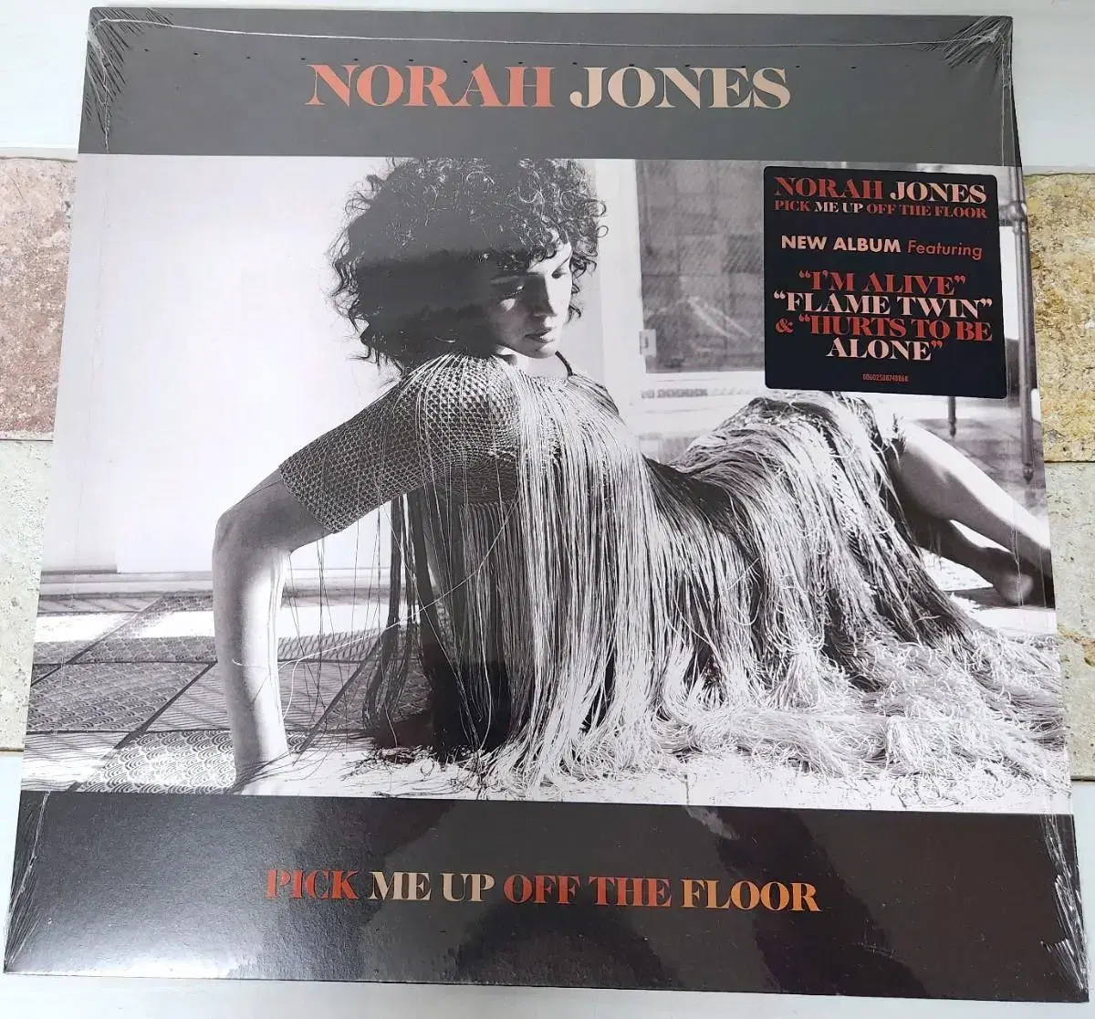 Norah Jones - Pick Me Up Off The Floor