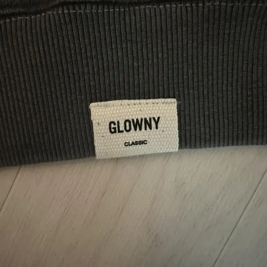 GLOWNY 맨투맨 새상품