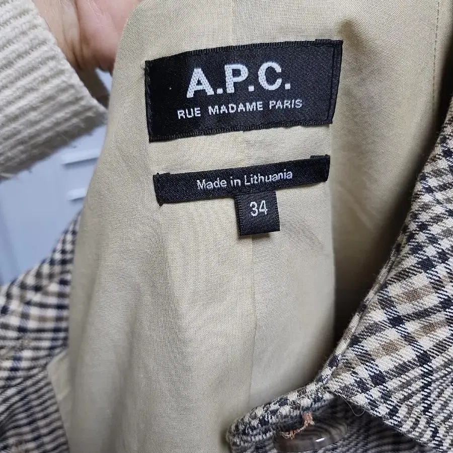 [가격내림] A.P.C 아페쎄 체크 트렌치 코트