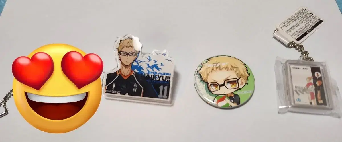 Sells haikyuu unofficial (serko) + official goods (zuu Kei Tsukishima)