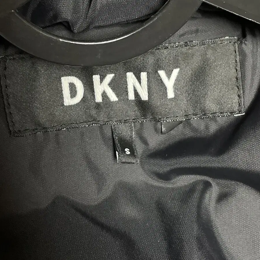 DKNY 패딩