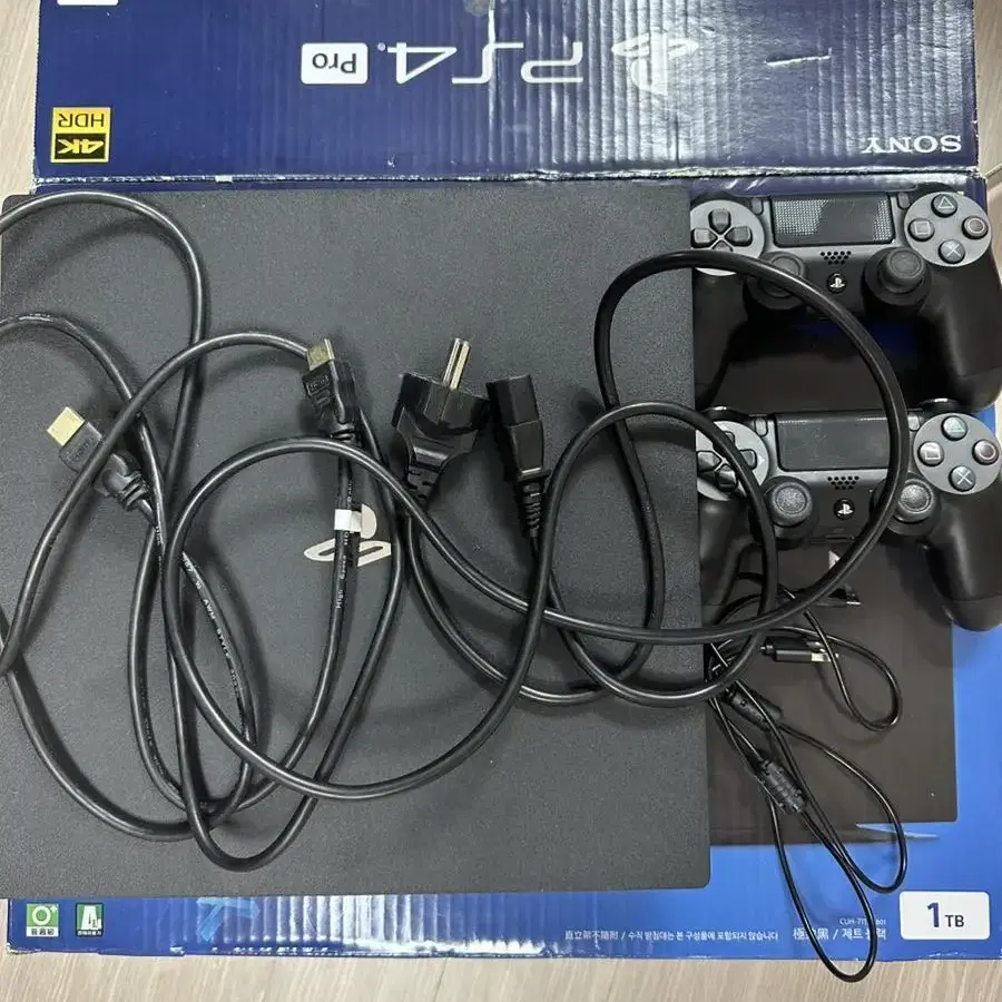 PS4 PRO 7117B+VR기기+VR 건 판매합니다