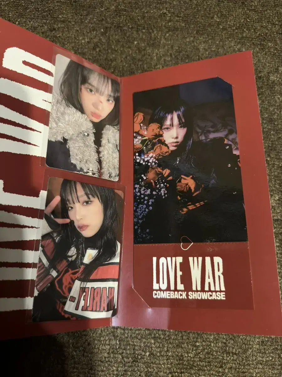 Yena Lovewar showcase photocard Tickets