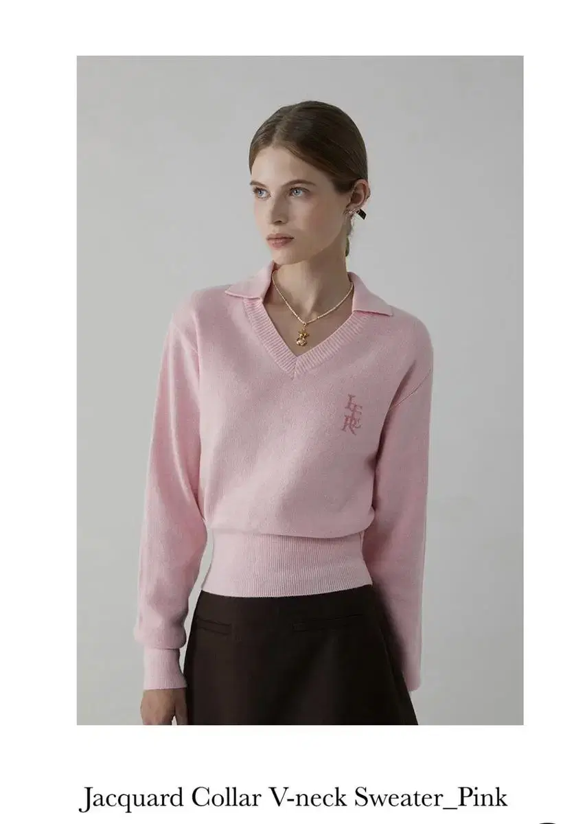 잇터 핑크 스웨터 JACQUARD COLLAR V-NECK SWEATER