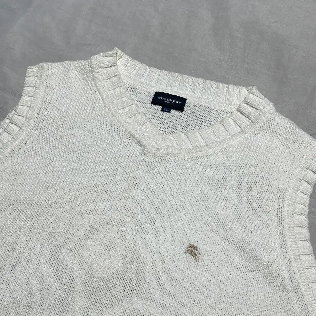 LL Burberry Golf White knit vest