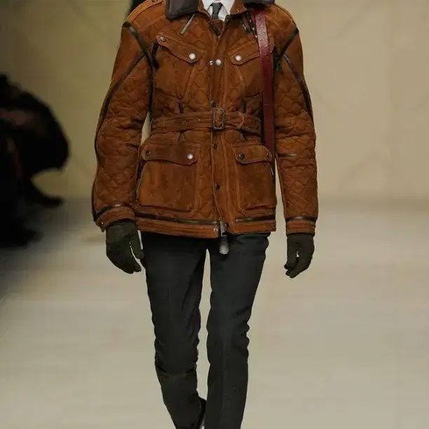 버버리 프로섬 / 12fw 무스탕코트 /44