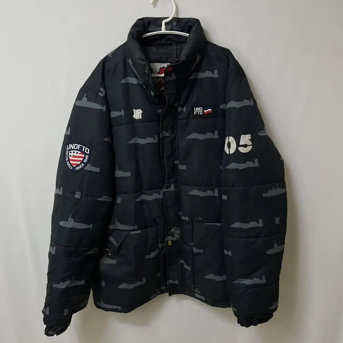 [ M ] Undefined Old School Multi-Logo Puffer Padding