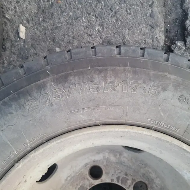 금호타이어 205/75R17.5 휠.타이어4짝일괄판매