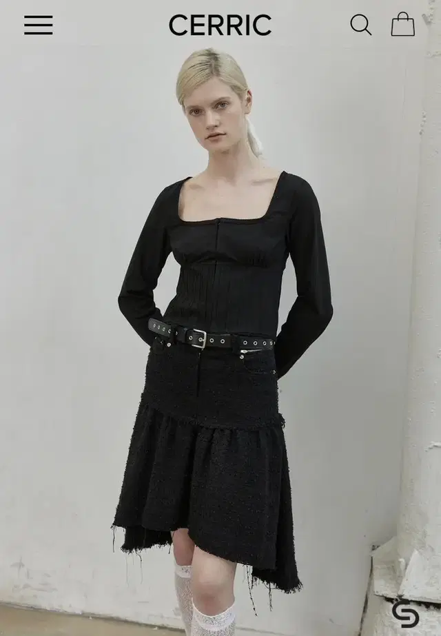 세릭 cerric SQUARE DRESS UP BLOUSE / BLACK