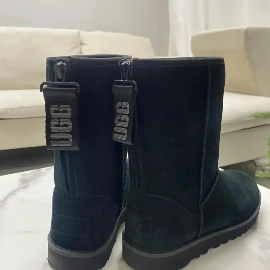 정품) 미국 어그 UGG 220 숏 블랙 US5 EU36 UK3