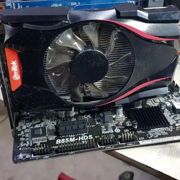 B85M-HDS ASROCK 메모리 4기가2개 GTX 650TI 포함