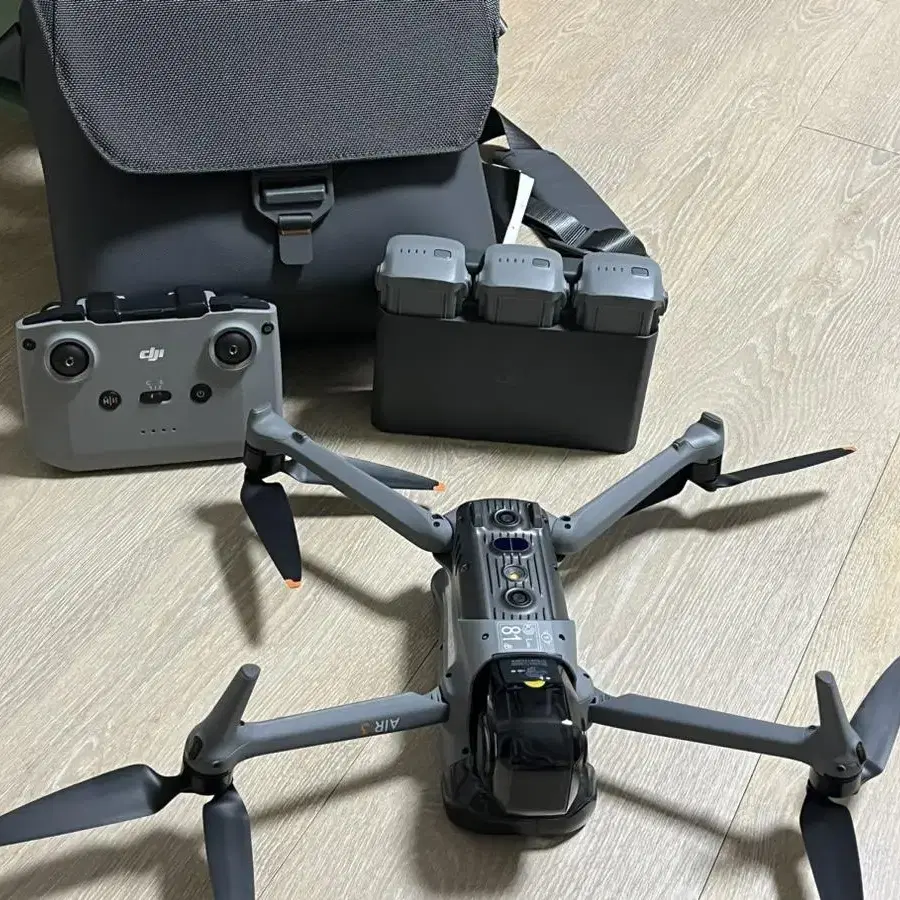 Dji air3 플라이모어콤보 (RC-N2)