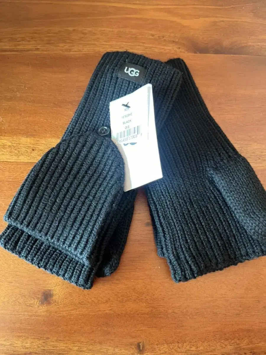 UG Fingerless Gloves Black (New with tag)