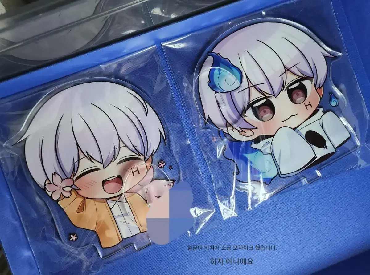 Hyounjoon Ryu sells goods1 #Acrylic Stands #Acrylic Charms #Hand Mirror #Badge