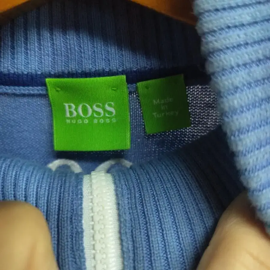 95~100)HUGO BOSS 쿼터집업 니트 팝니다