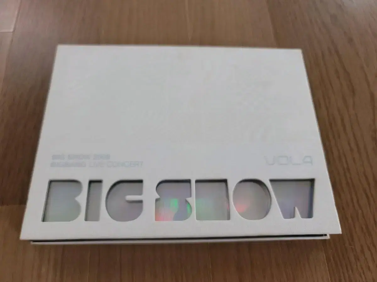 Big Bang album and sell merchandise