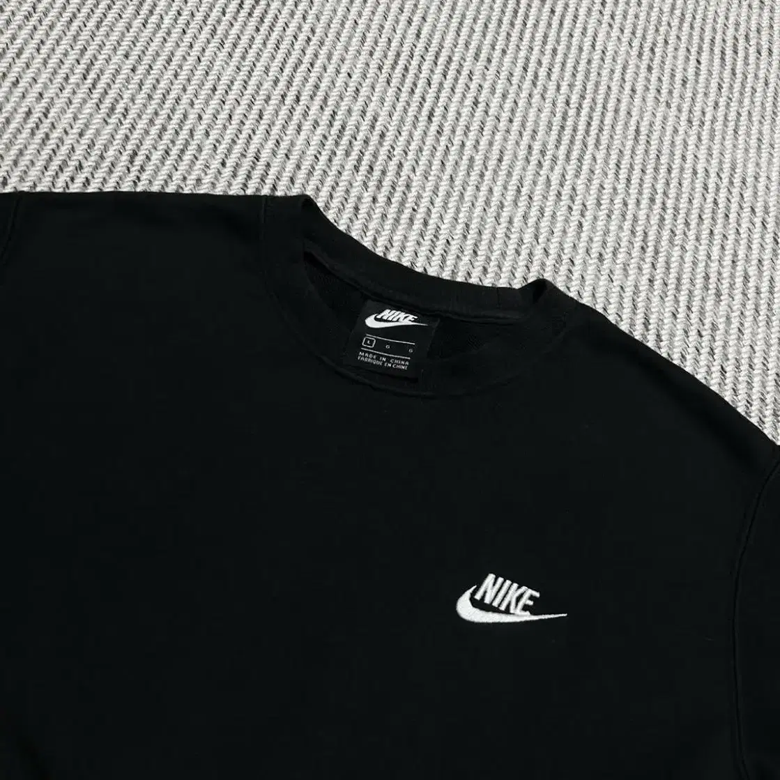 [ L ] Nike 나이키 퓨츄라 블랙 라운드 맨투맨