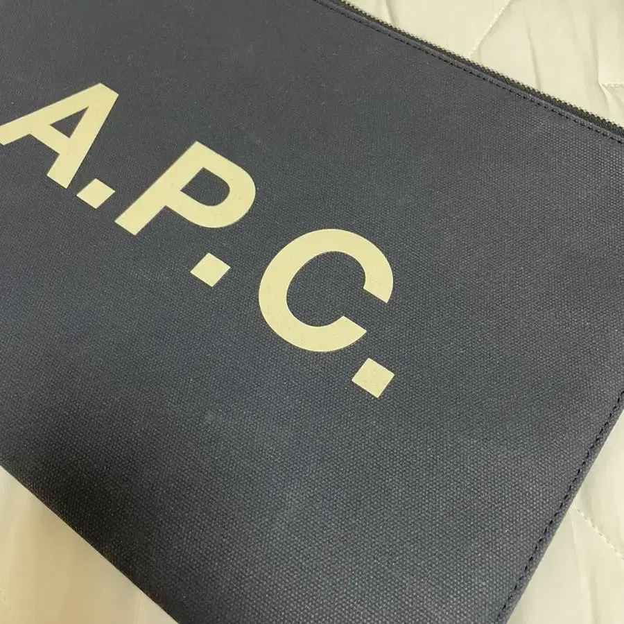 A.P.C. 아페쎄 파우치 (가격내림)!!