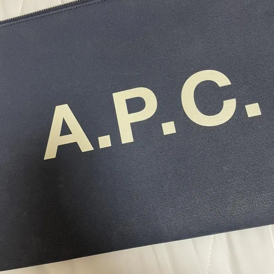 A.P.C. 아페쎄 파우치 (가격내림)!!