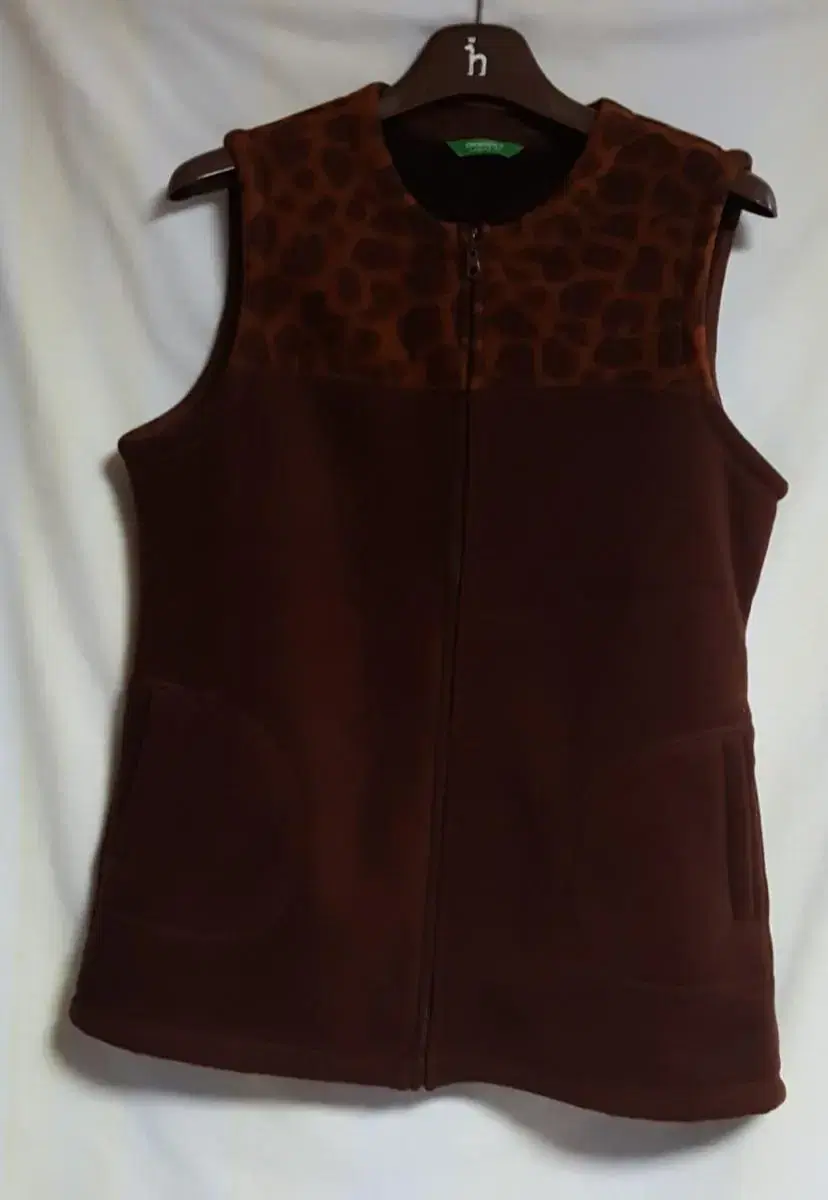 Crocodile-print women's vest 105