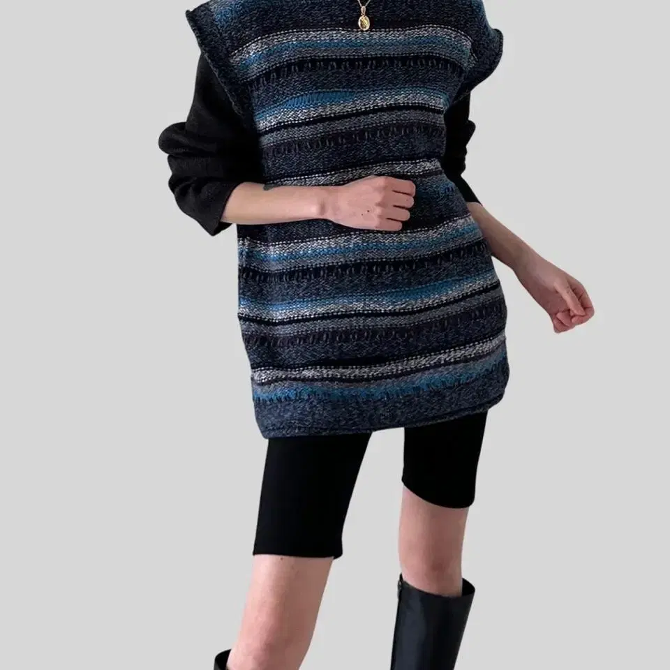 < (ALPHHA)ITALY blue strip wool knit ves