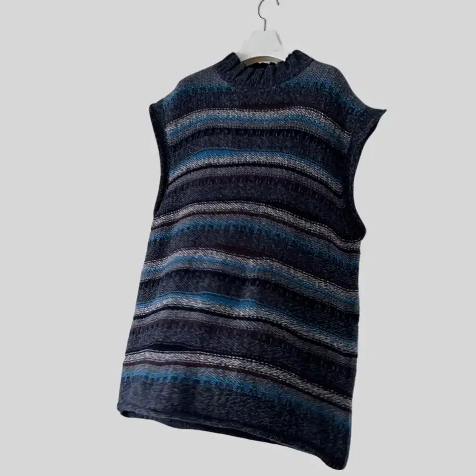 < (ALPHHA)ITALY blue strip wool knit ves