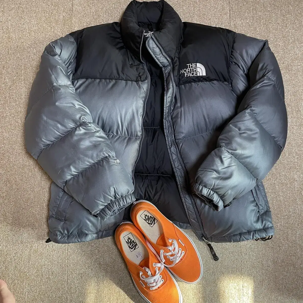 The North Face 700 Gray Gum M