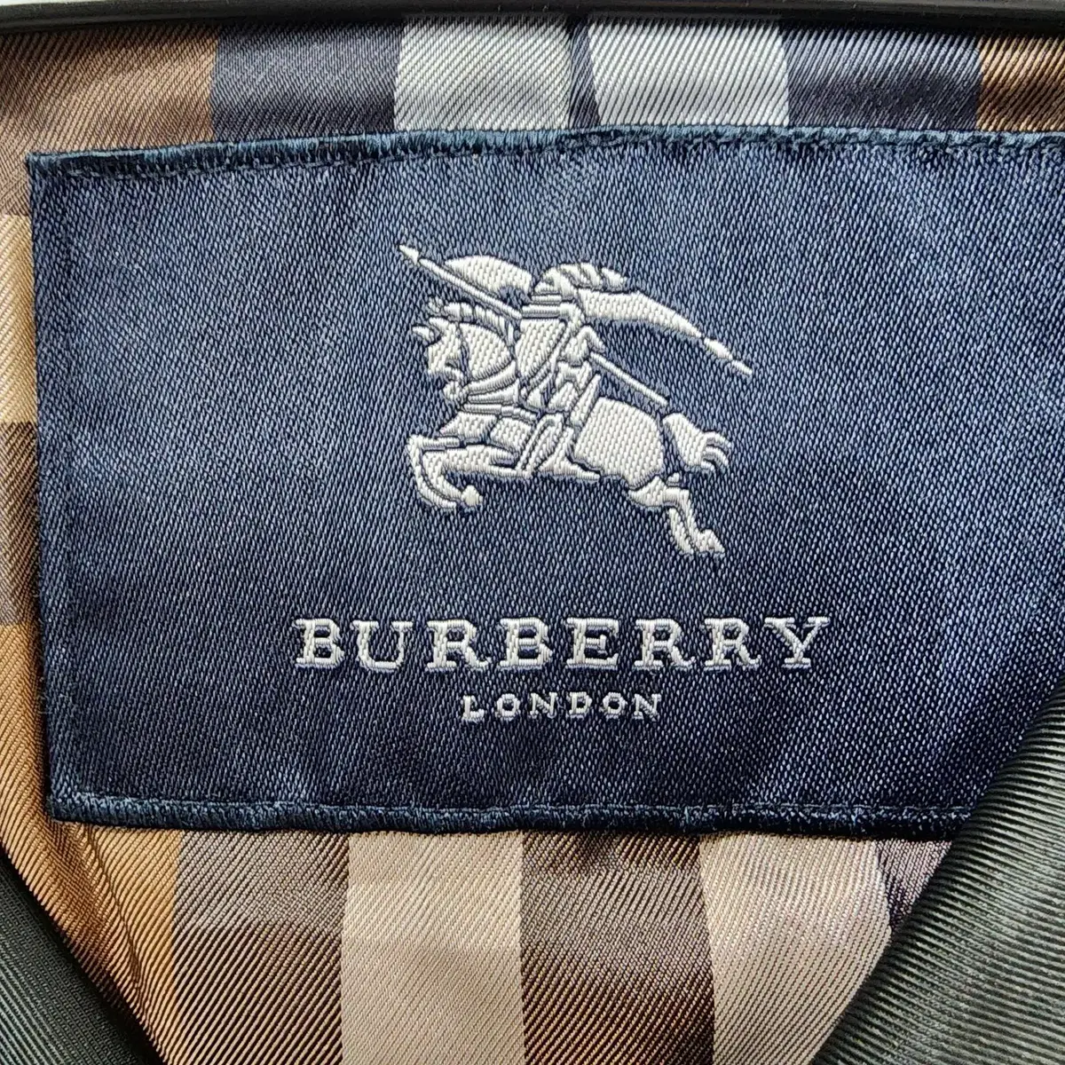 버버리(Burberry) 트렌치 코트