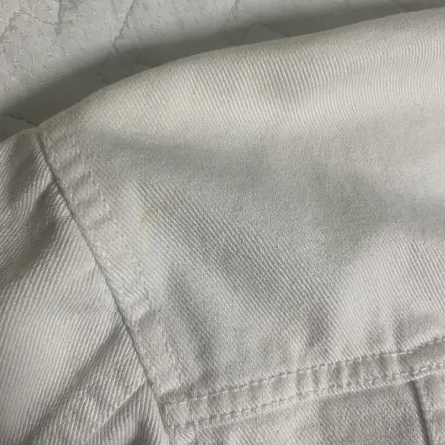 [XL] WHITE TRUCKER JACKET