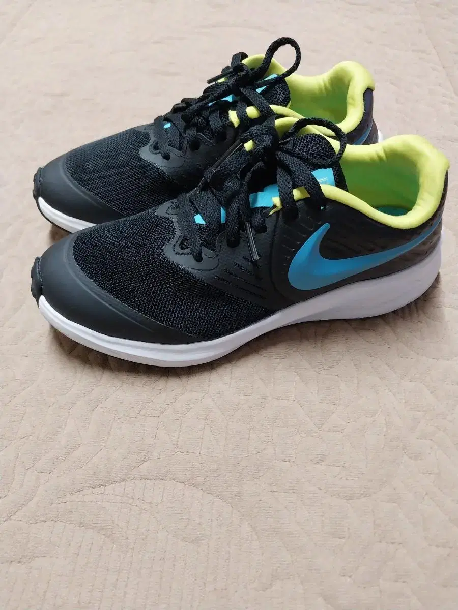 230 Nike Running Shoes Sneakers 230 3143