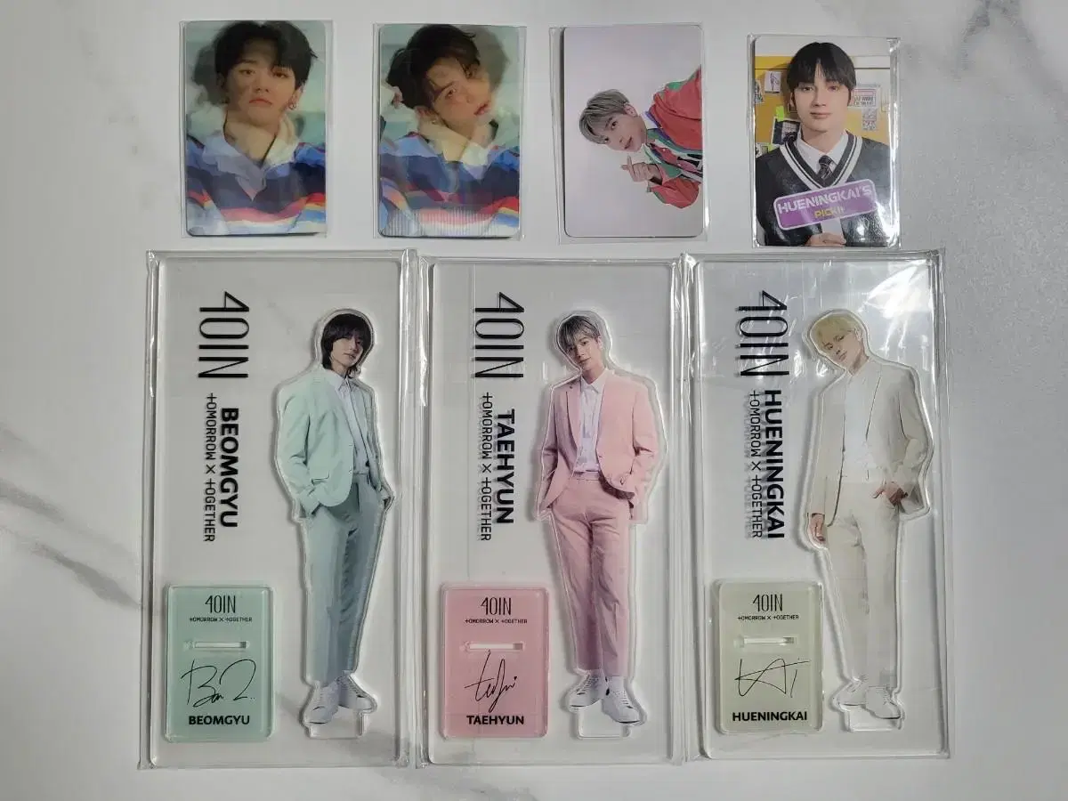 (Sold in bulk) txt poil acrylic stand+photocard