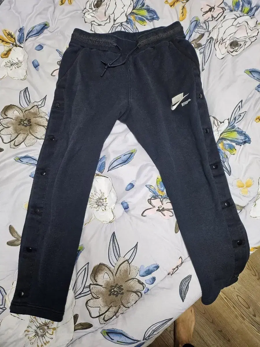 Nike Sidebutton Trousers