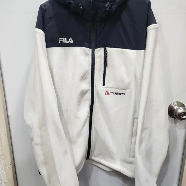 90,S )) FILA 휠라 후리스! 상태좋고! 디자인 깔끔해요~~