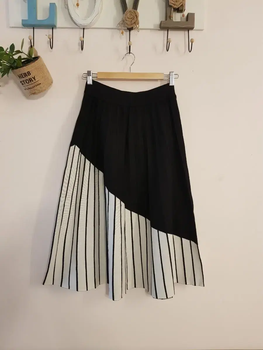 Genuine TIFFANY LUXE Pleated Knit Skirt