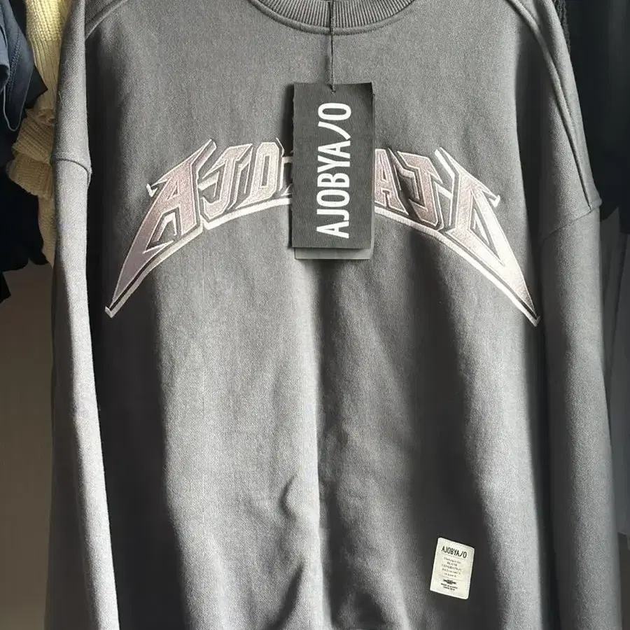 아조바이아조 맨투맨 AJOLICA Sweatshirt [CHARCOAL]