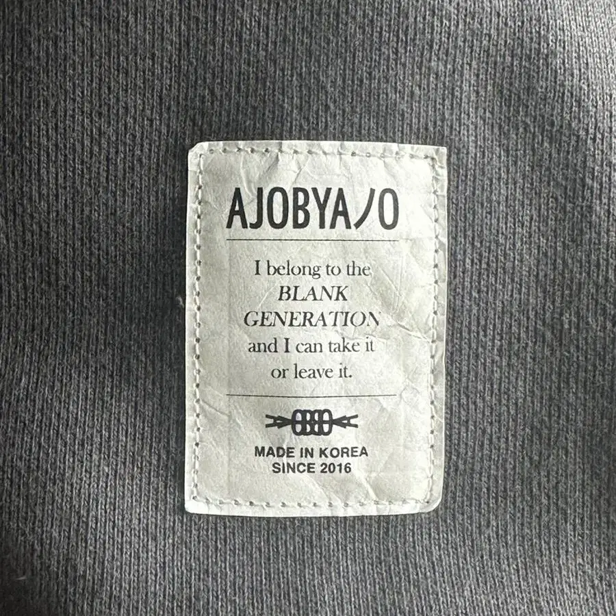 아조바이아조 맨투맨 AJOLICA Sweatshirt [CHARCOAL]