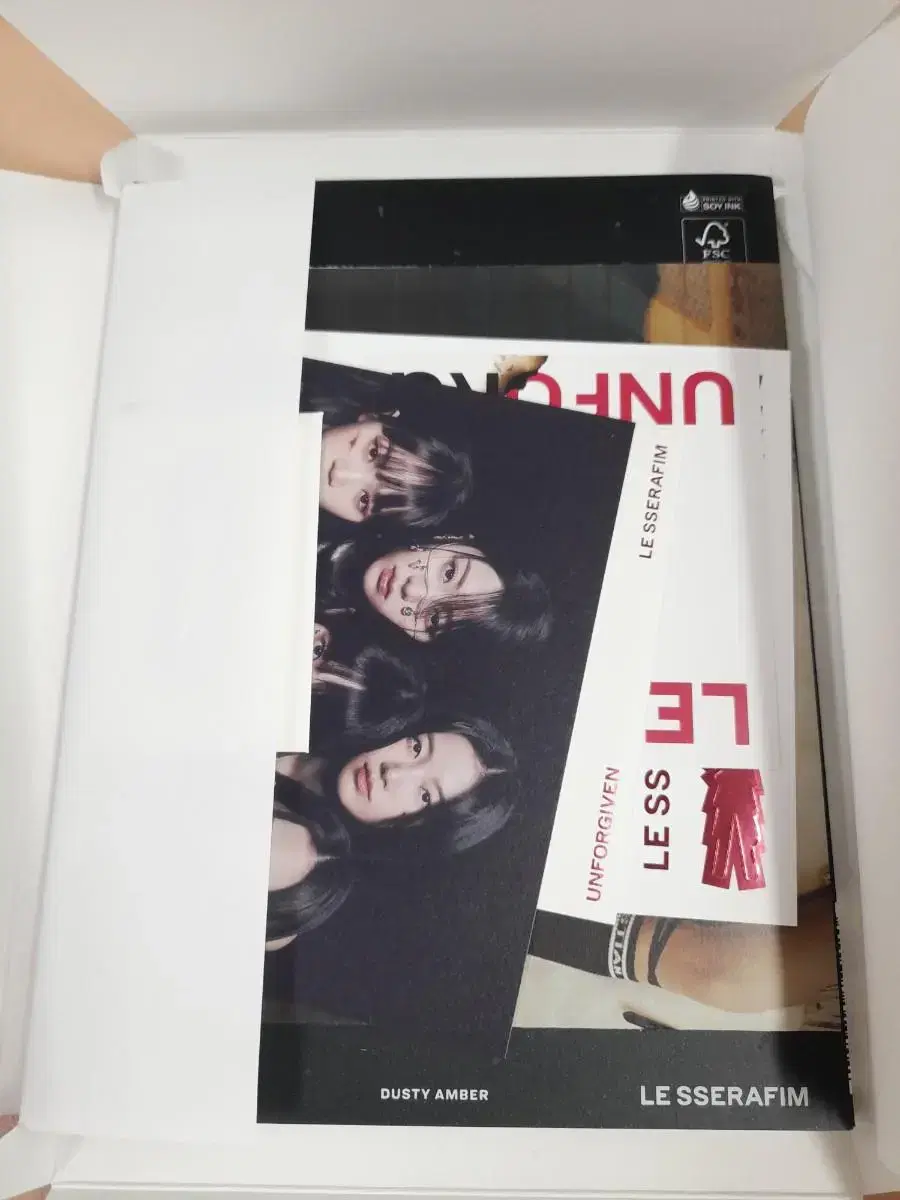 Includes photocard! le sserafim unsealed Album!(flip through the pictures and you'll see other versions)