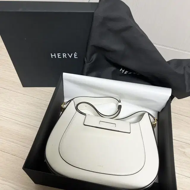 HERVE CLASSIC 20 화이트 백 가방