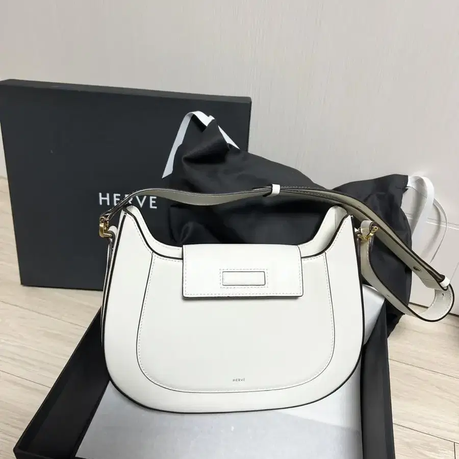 HERVE CLASSIC 20 화이트 백 가방