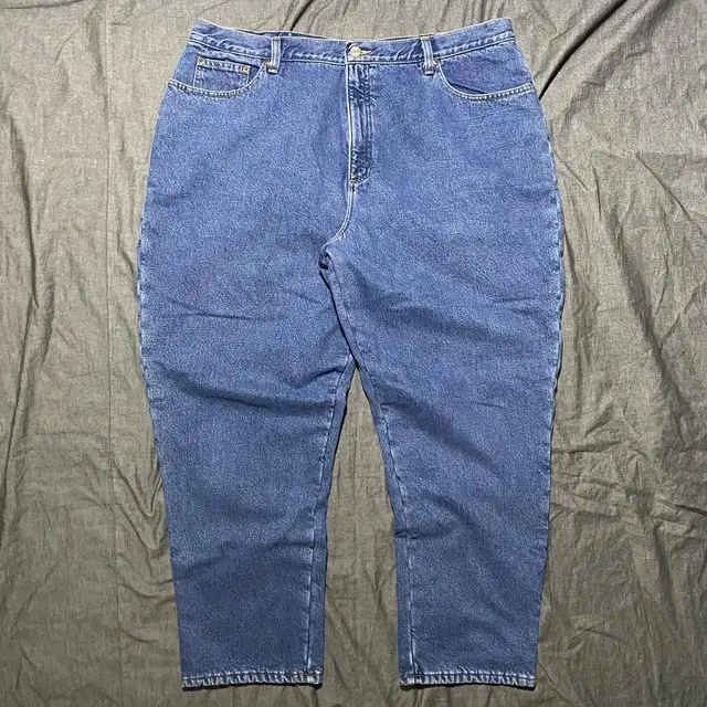 L.L. Bean Dbl. Rlxd. Fit Pants Sz. W22