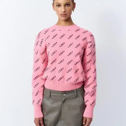 [LEEY] ALLOVER LOGO KNIT PINK