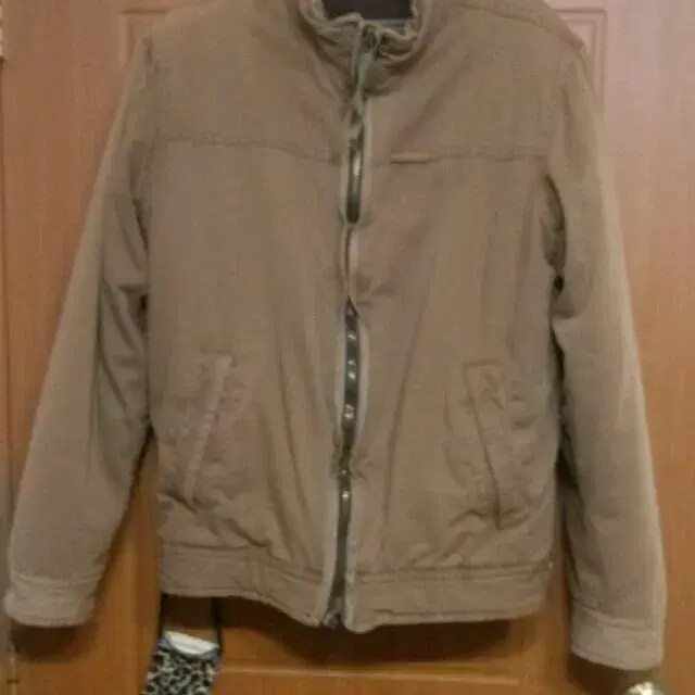 [100] Abercrombie L size 50000 won .