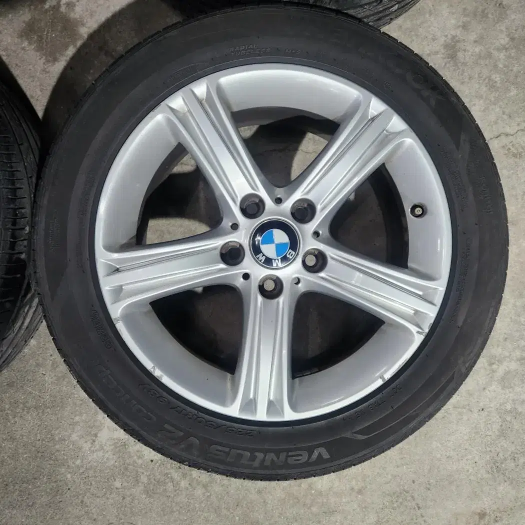 17인치 BMW 네비팩 순정휠타이어 한대분 판매합니다